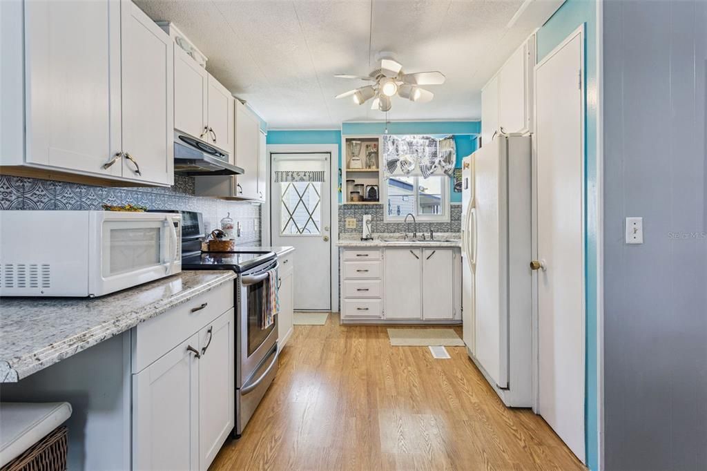 For Sale: $169,900 (2 beds, 2 baths, 1227 Square Feet)