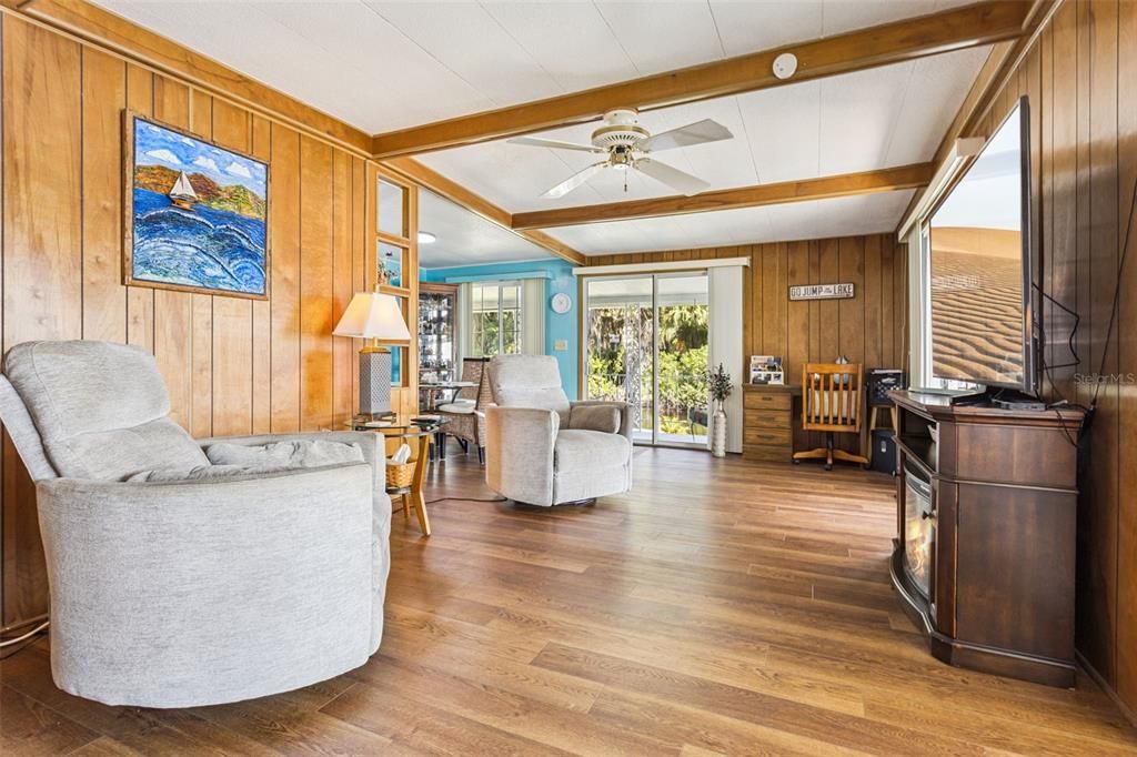 For Sale: $169,900 (2 beds, 2 baths, 1227 Square Feet)