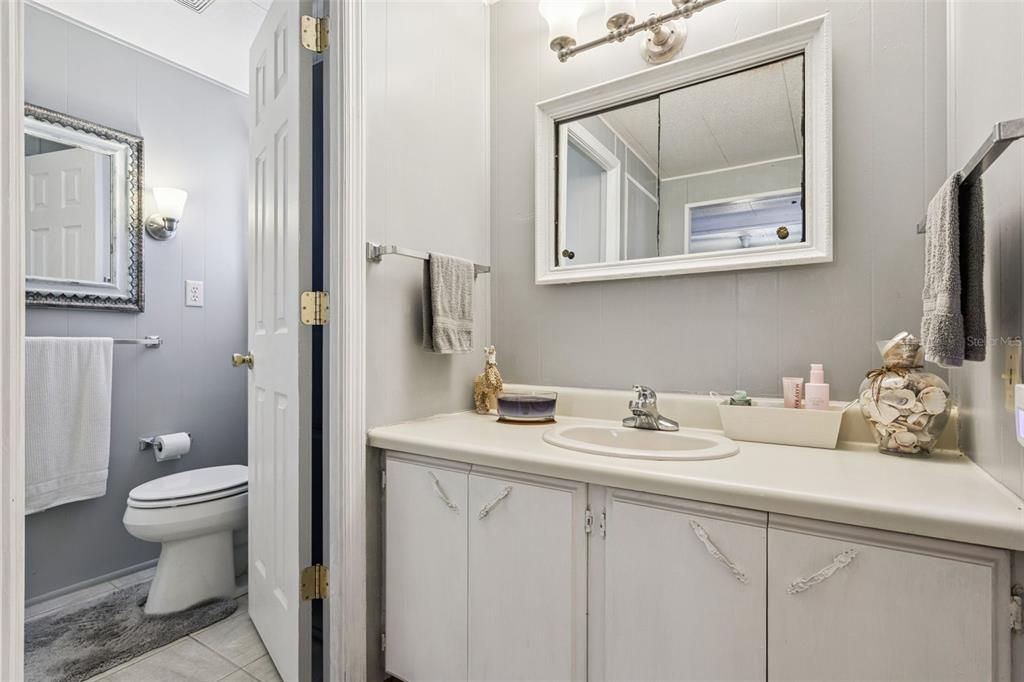 For Sale: $169,900 (2 beds, 2 baths, 1227 Square Feet)