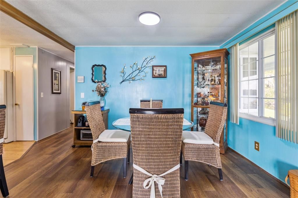 For Sale: $169,900 (2 beds, 2 baths, 1227 Square Feet)