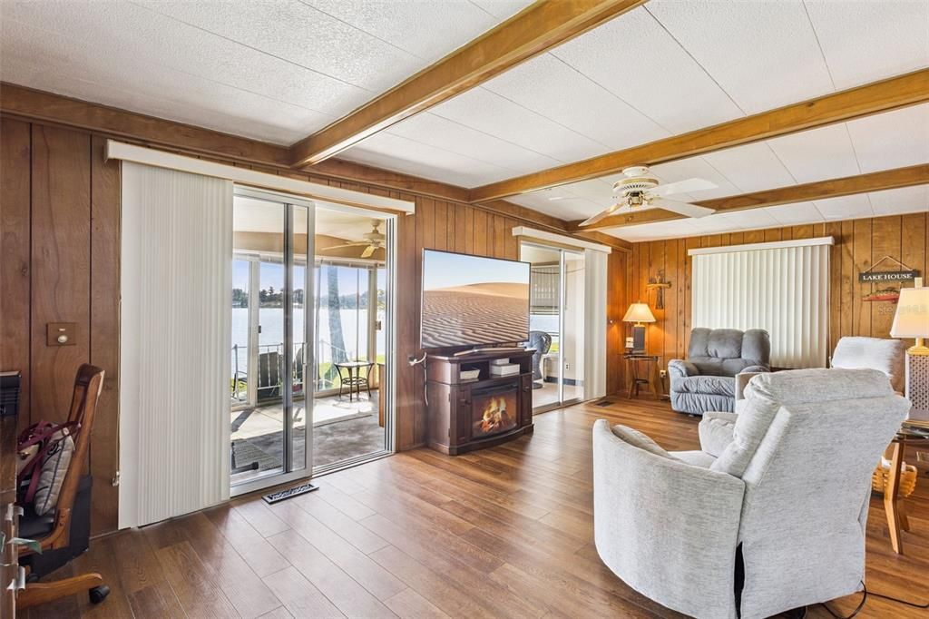 For Sale: $169,900 (2 beds, 2 baths, 1227 Square Feet)