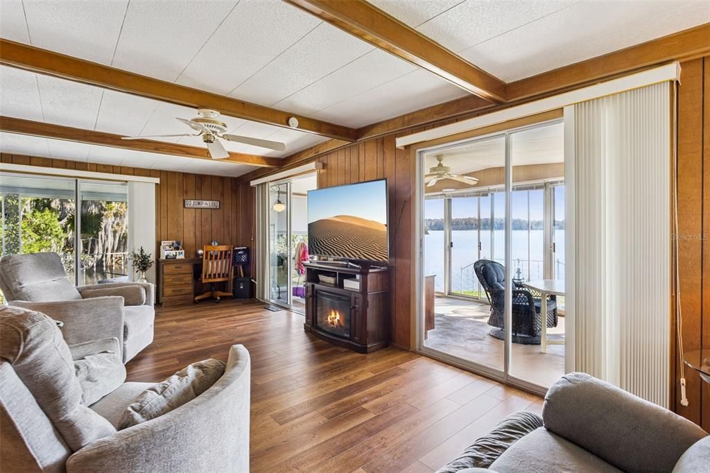 For Sale: $169,900 (2 beds, 2 baths, 1227 Square Feet)