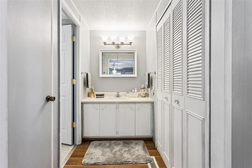 For Sale: $169,900 (2 beds, 2 baths, 1227 Square Feet)