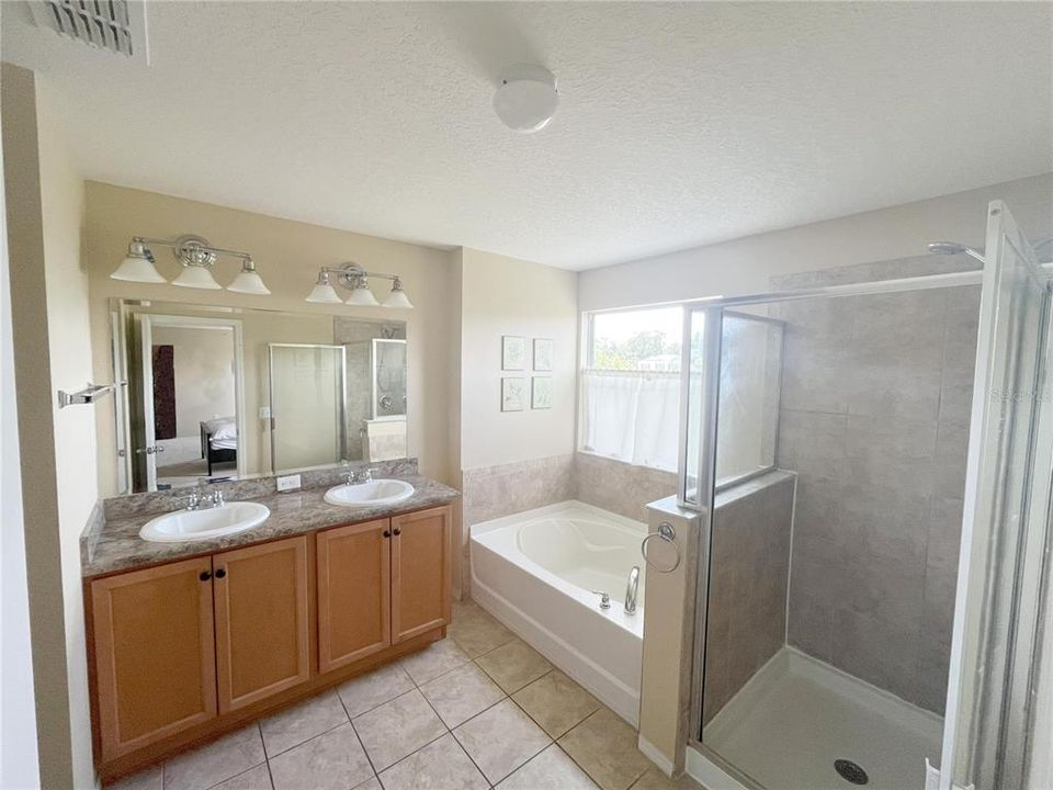 En Venta: $359,000 (3 camas, 2 baños, 2761 Pies cuadrados)