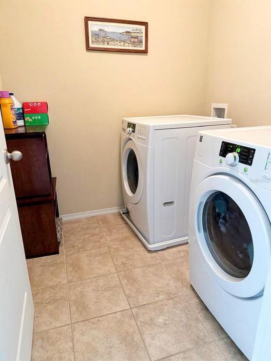 En Venta: $359,000 (3 camas, 2 baños, 2761 Pies cuadrados)