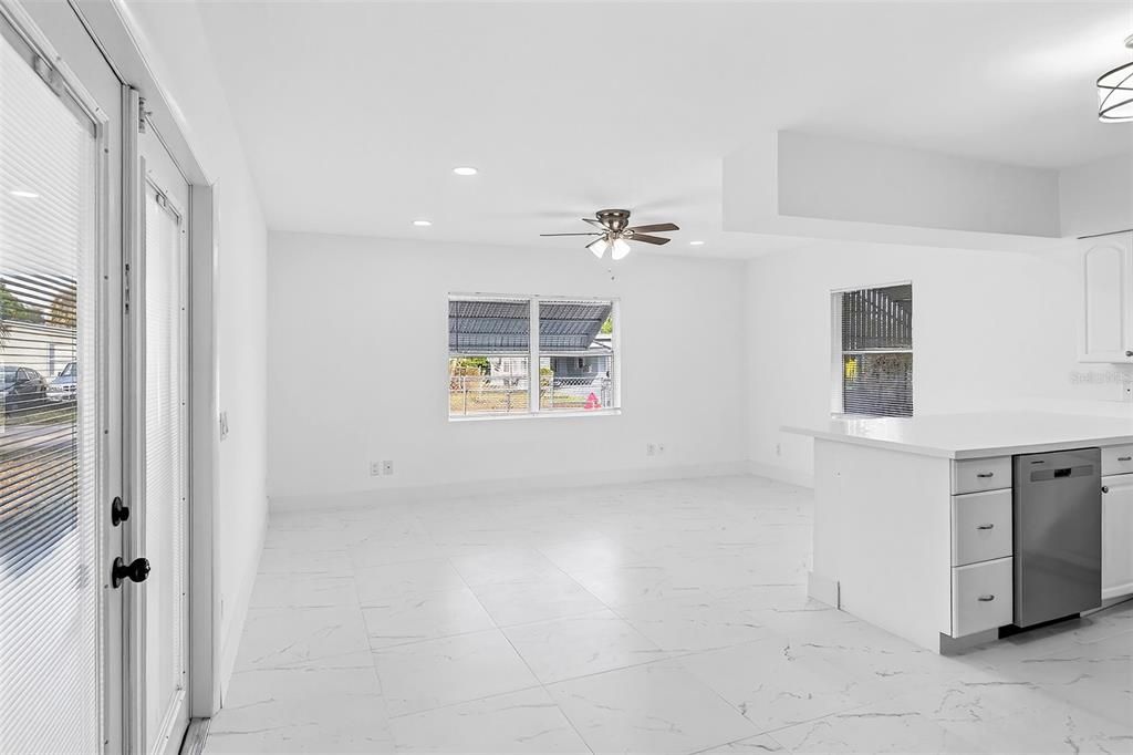 待售: $394,900 (3 贝兹, 1 浴室, 1004 平方英尺)