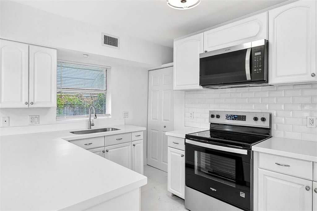 待售: $394,900 (3 贝兹, 1 浴室, 1004 平方英尺)