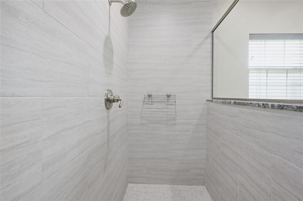 En Venta: $405,000 (4 camas, 2 baños, 2133 Pies cuadrados)