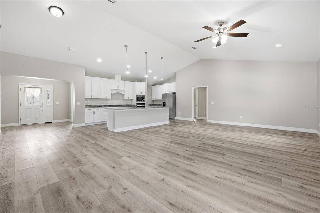 En Venta: $405,000 (4 camas, 2 baños, 2133 Pies cuadrados)