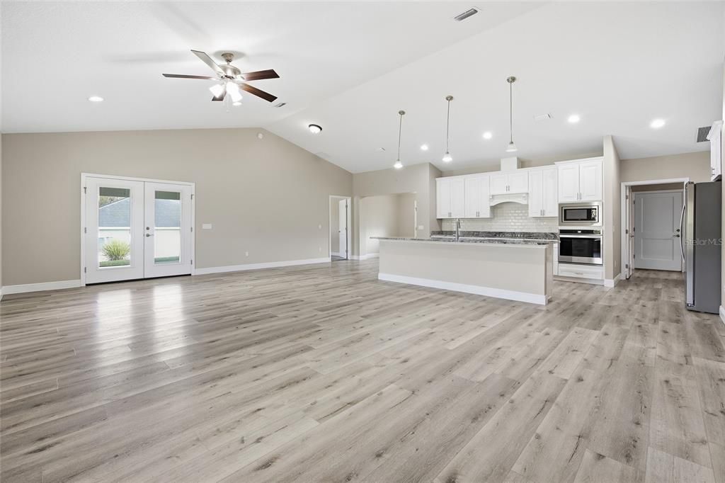 En Venta: $405,000 (4 camas, 2 baños, 2133 Pies cuadrados)