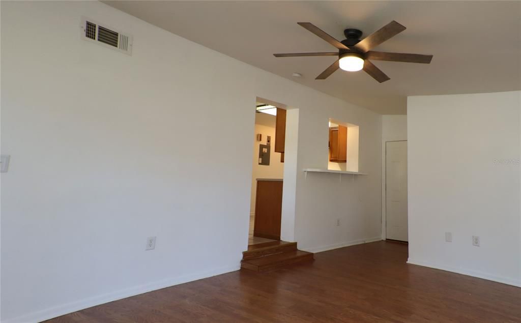 На продажу: $195,000 (4 спален, 1 ванн, 1196 Квадратных фут)