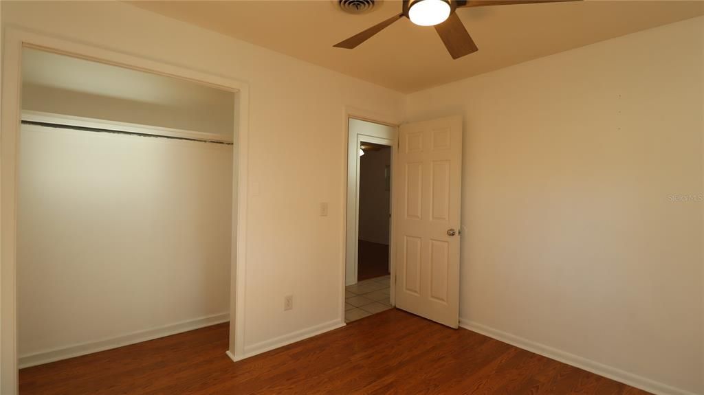 На продажу: $195,000 (4 спален, 1 ванн, 1196 Квадратных фут)