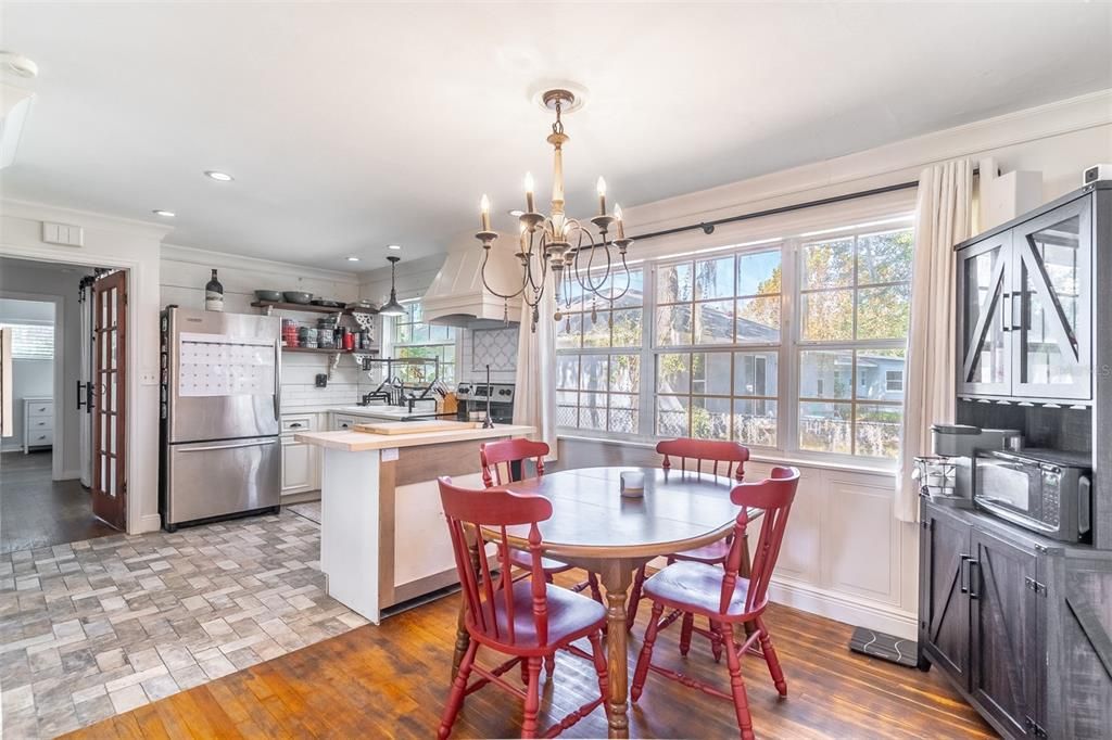 For Sale: $250,000 (2 beds, 1 baths, 1000 Square Feet)