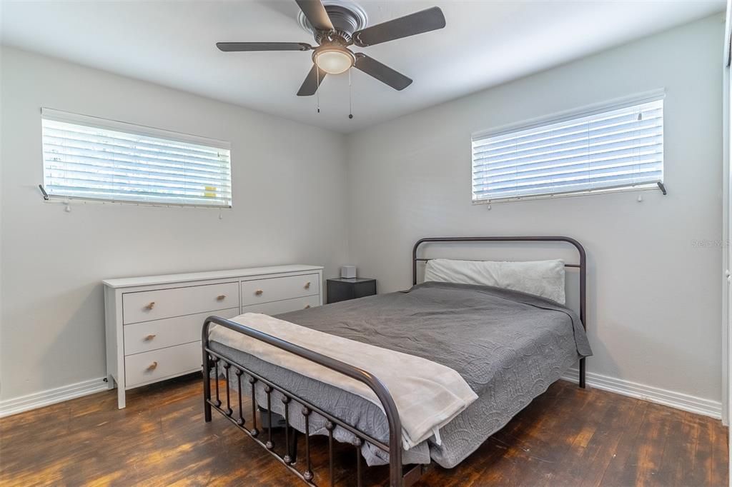 For Sale: $250,000 (2 beds, 1 baths, 1000 Square Feet)