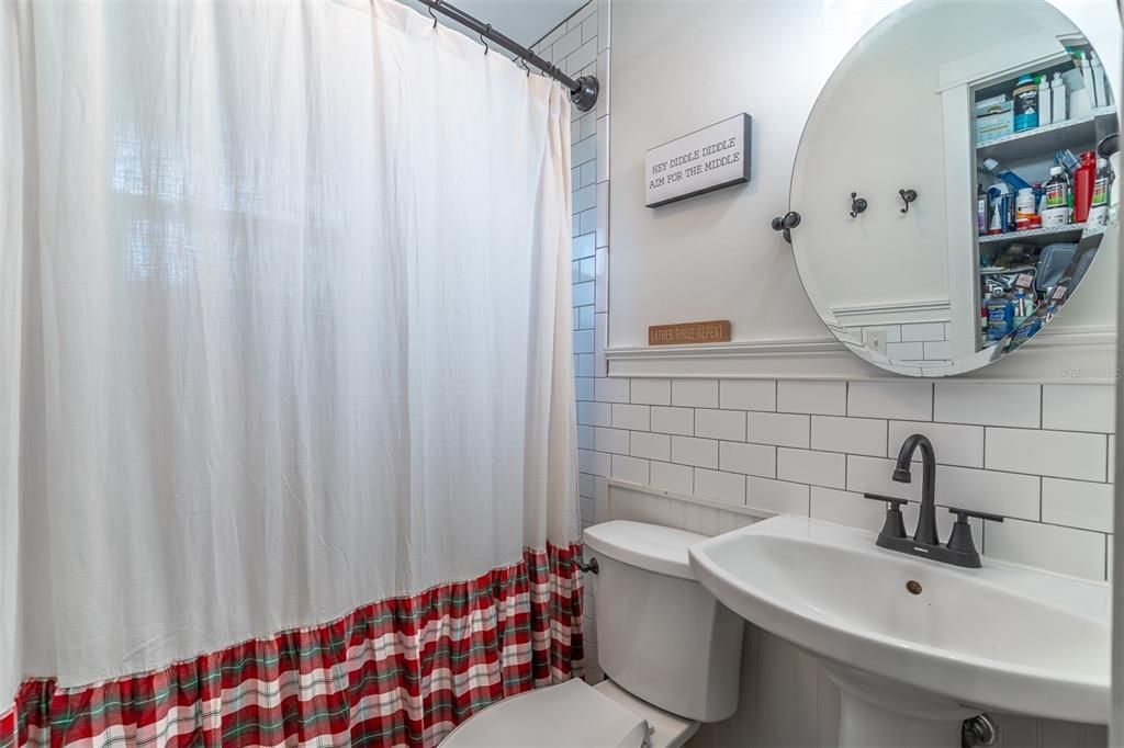 For Sale: $250,000 (2 beds, 1 baths, 1000 Square Feet)