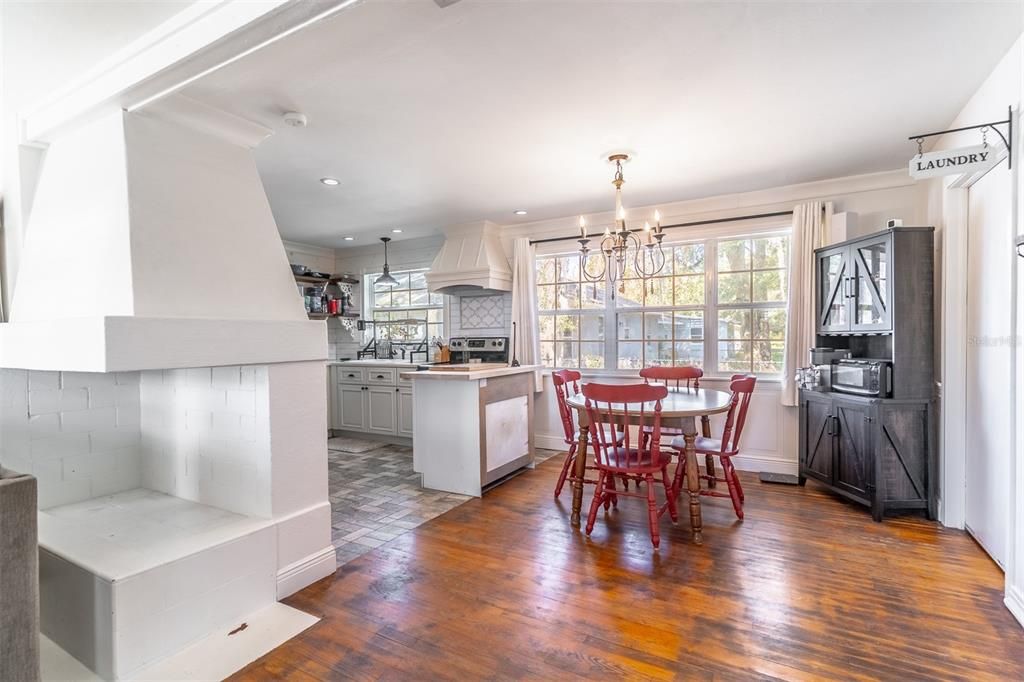 For Sale: $250,000 (2 beds, 1 baths, 1000 Square Feet)