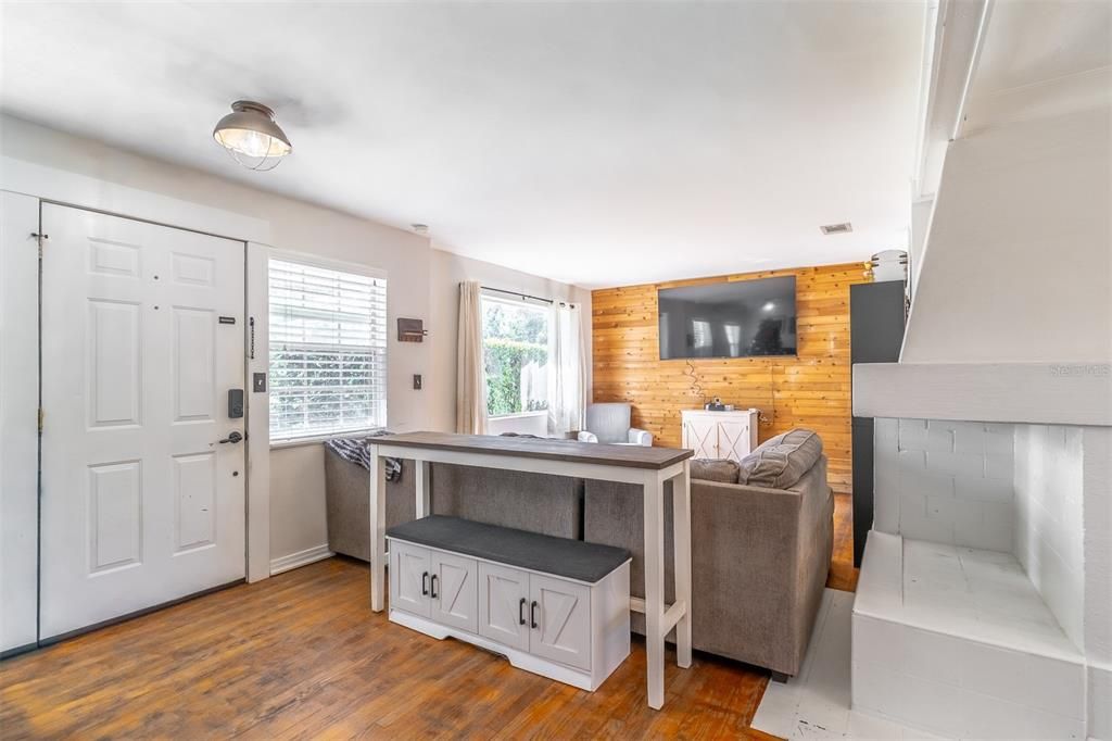 For Sale: $250,000 (2 beds, 1 baths, 1000 Square Feet)