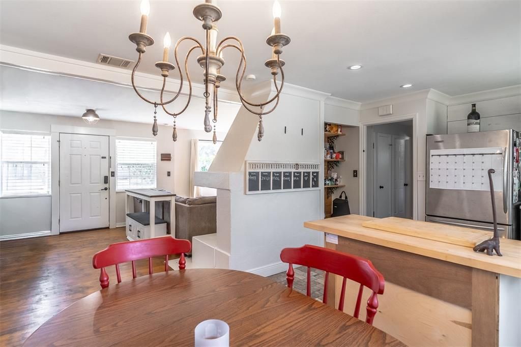 For Sale: $250,000 (2 beds, 1 baths, 1000 Square Feet)