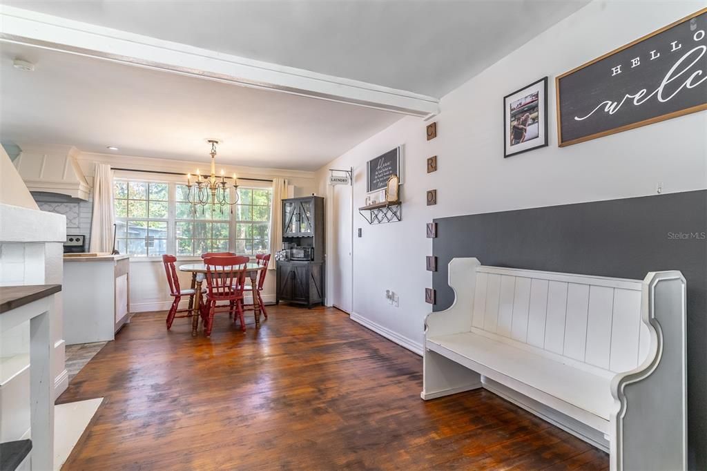 For Sale: $250,000 (2 beds, 1 baths, 1000 Square Feet)