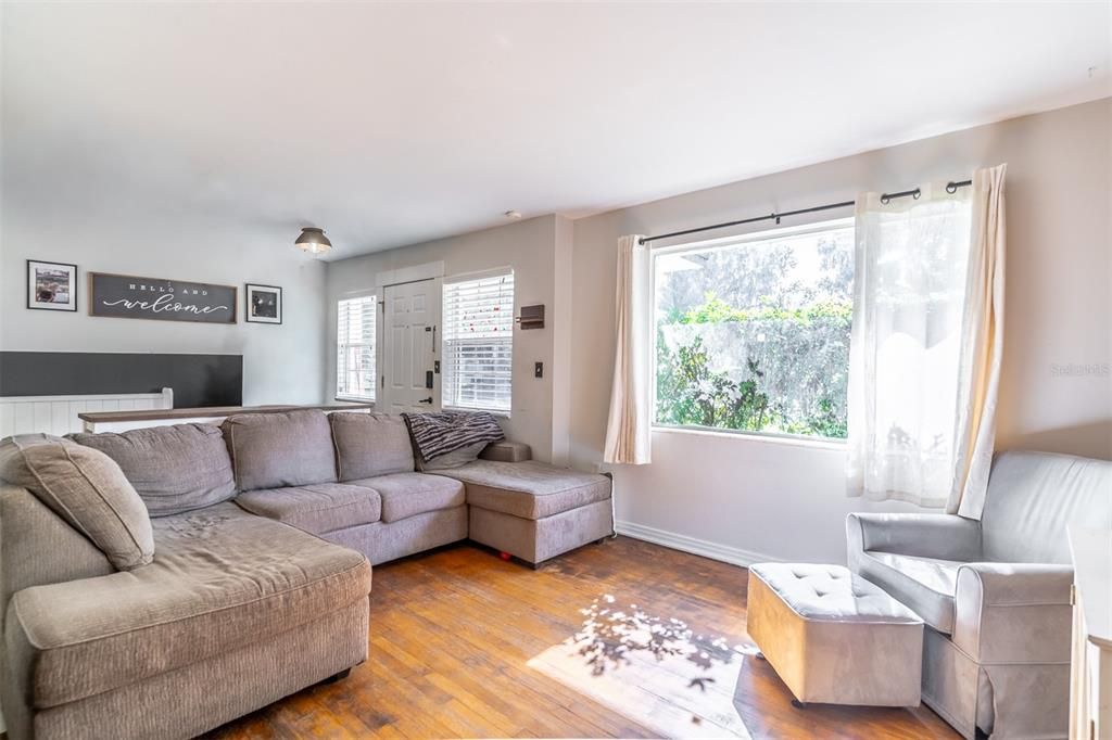 For Sale: $250,000 (2 beds, 1 baths, 1000 Square Feet)