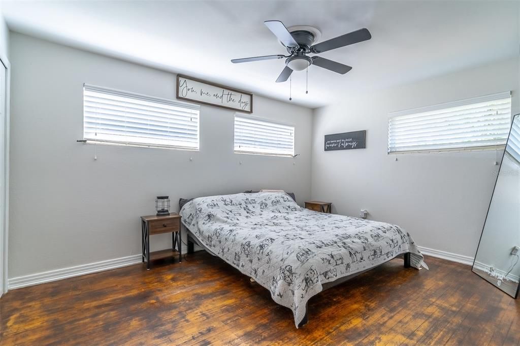 For Sale: $250,000 (2 beds, 1 baths, 1000 Square Feet)