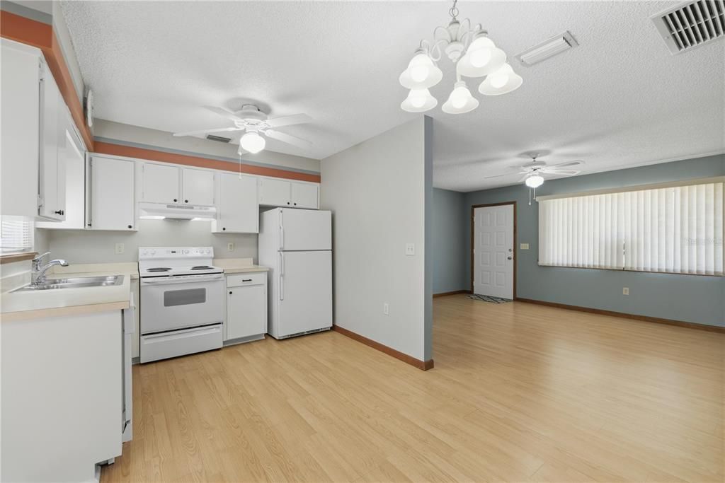 For Sale: $149,900 (2 beds, 1 baths, 768 Square Feet)