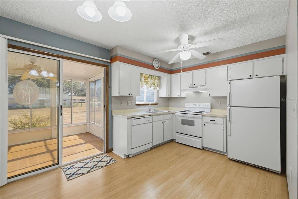 For Sale: $149,900 (2 beds, 1 baths, 768 Square Feet)