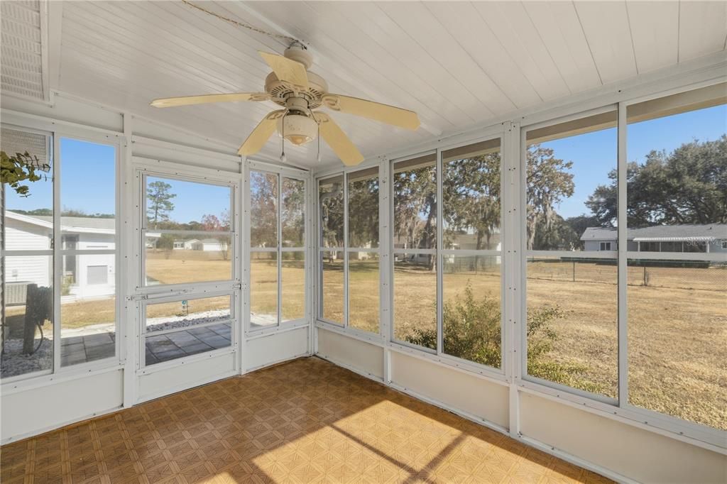 For Sale: $149,900 (2 beds, 1 baths, 768 Square Feet)