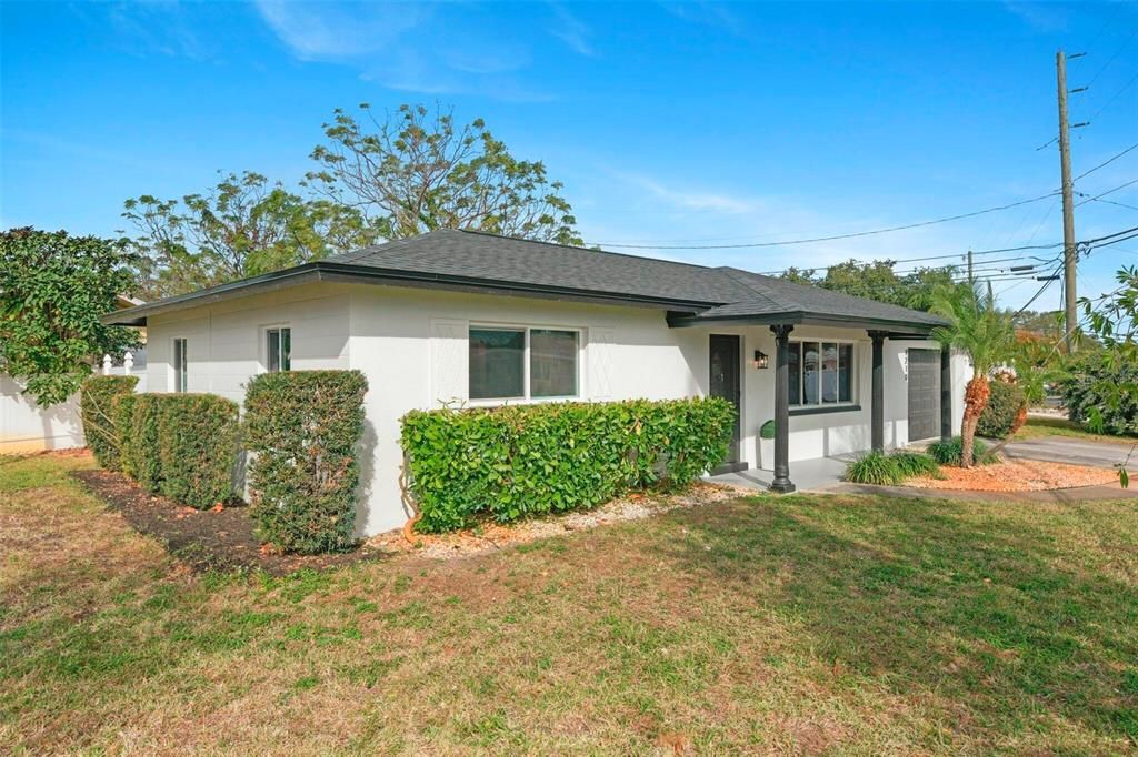 For Sale: $339,000 (2 beds, 1 baths, 1133 Square Feet)