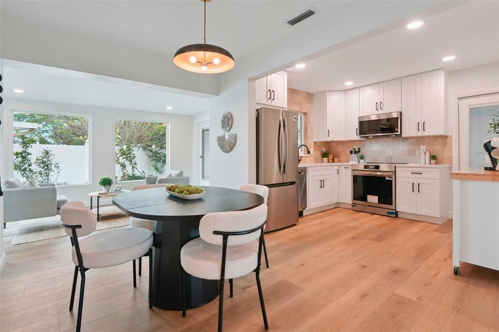 For Sale: $339,000 (2 beds, 1 baths, 1133 Square Feet)