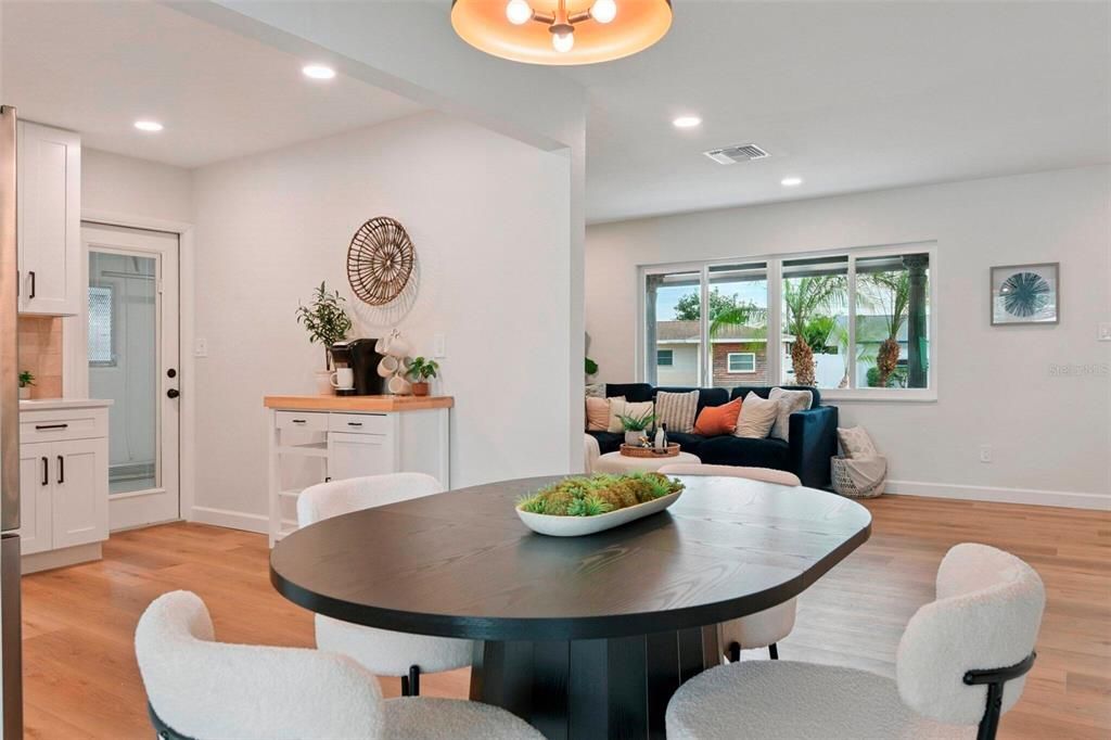 For Sale: $339,000 (2 beds, 1 baths, 1133 Square Feet)