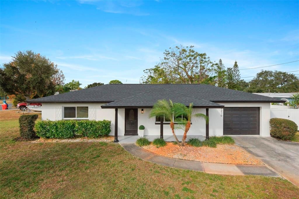 For Sale: $339,000 (2 beds, 1 baths, 1133 Square Feet)