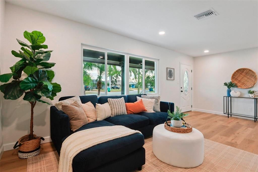 For Sale: $339,000 (2 beds, 1 baths, 1133 Square Feet)