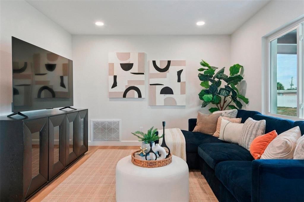 For Sale: $339,000 (2 beds, 1 baths, 1133 Square Feet)