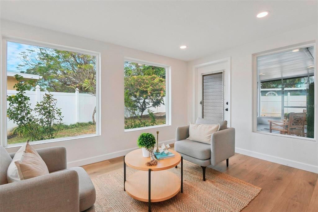 For Sale: $339,000 (2 beds, 1 baths, 1133 Square Feet)