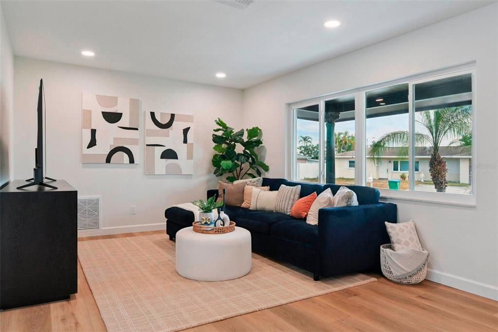 For Sale: $339,000 (2 beds, 1 baths, 1133 Square Feet)