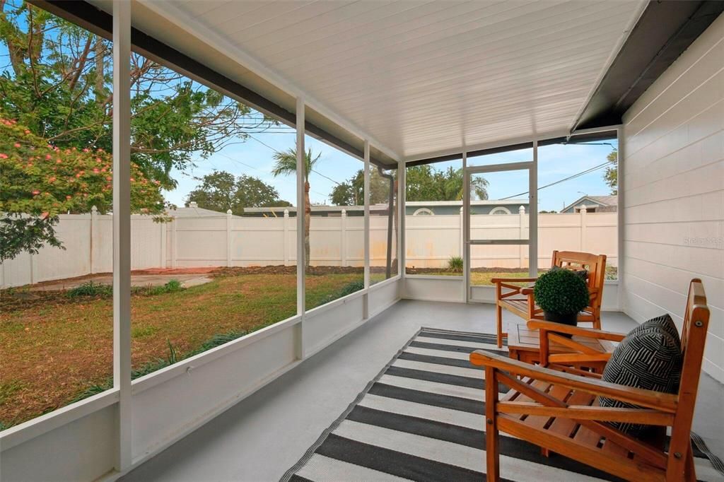 For Sale: $339,000 (2 beds, 1 baths, 1133 Square Feet)