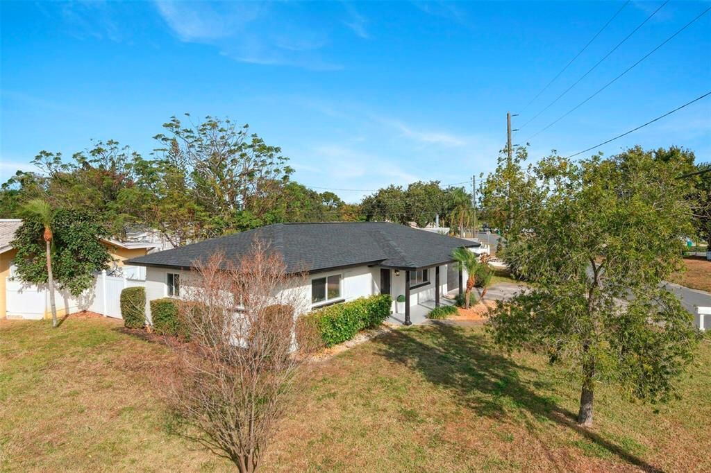 For Sale: $339,000 (2 beds, 1 baths, 1133 Square Feet)