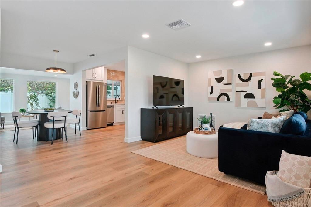 For Sale: $339,000 (2 beds, 1 baths, 1133 Square Feet)