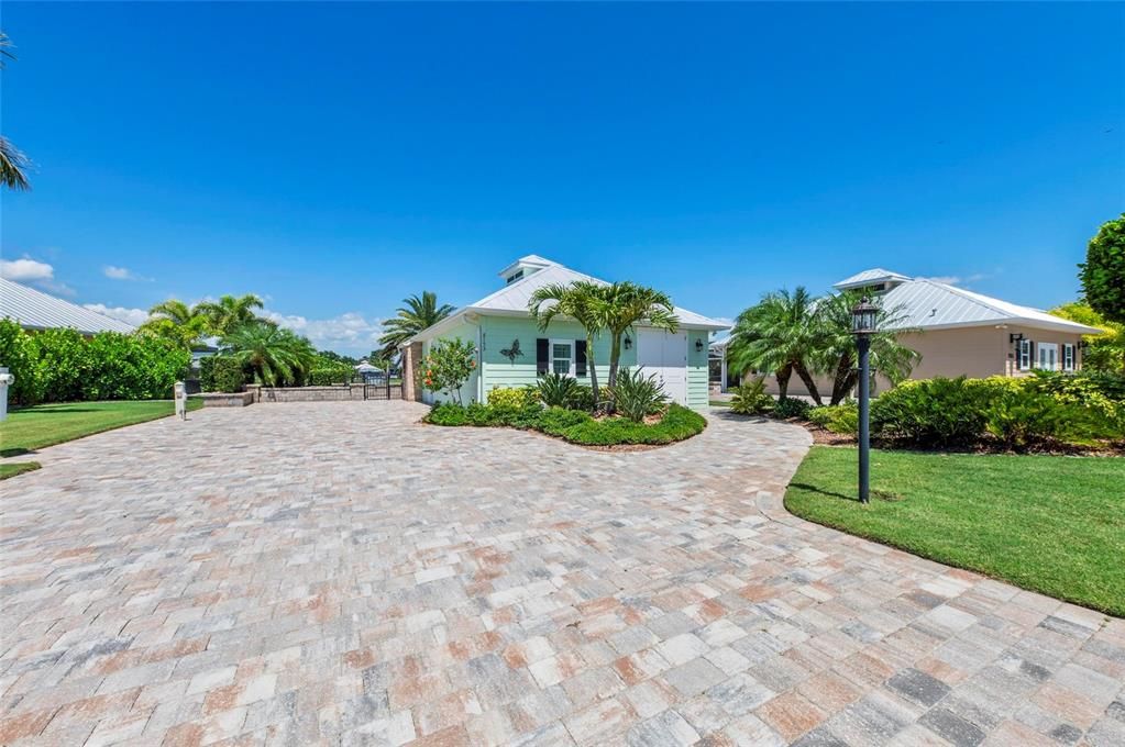 待售: $550,000 (1 贝兹, 1 浴室, 1000 平方英尺)