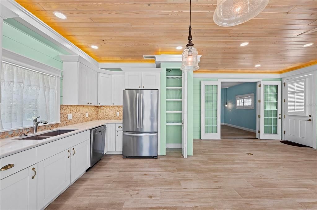 待售: $550,000 (1 贝兹, 1 浴室, 1000 平方英尺)