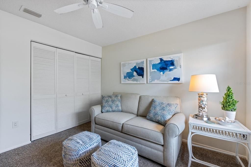 For Sale: $215,000 (2 beds, 2 baths, 908 Square Feet)