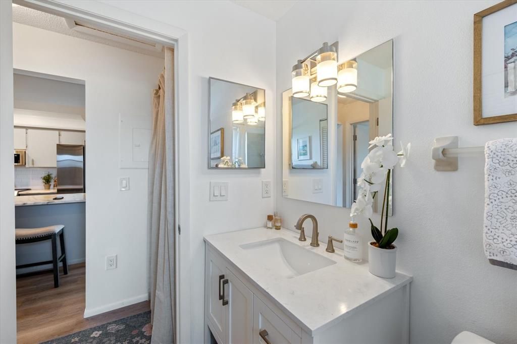 For Sale: $215,000 (2 beds, 2 baths, 908 Square Feet)