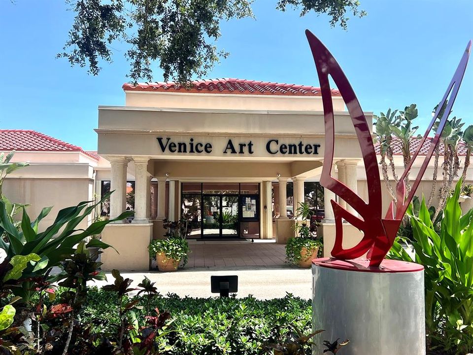 For Sale: $215,000 (2 beds, 2 baths, 908 Square Feet)