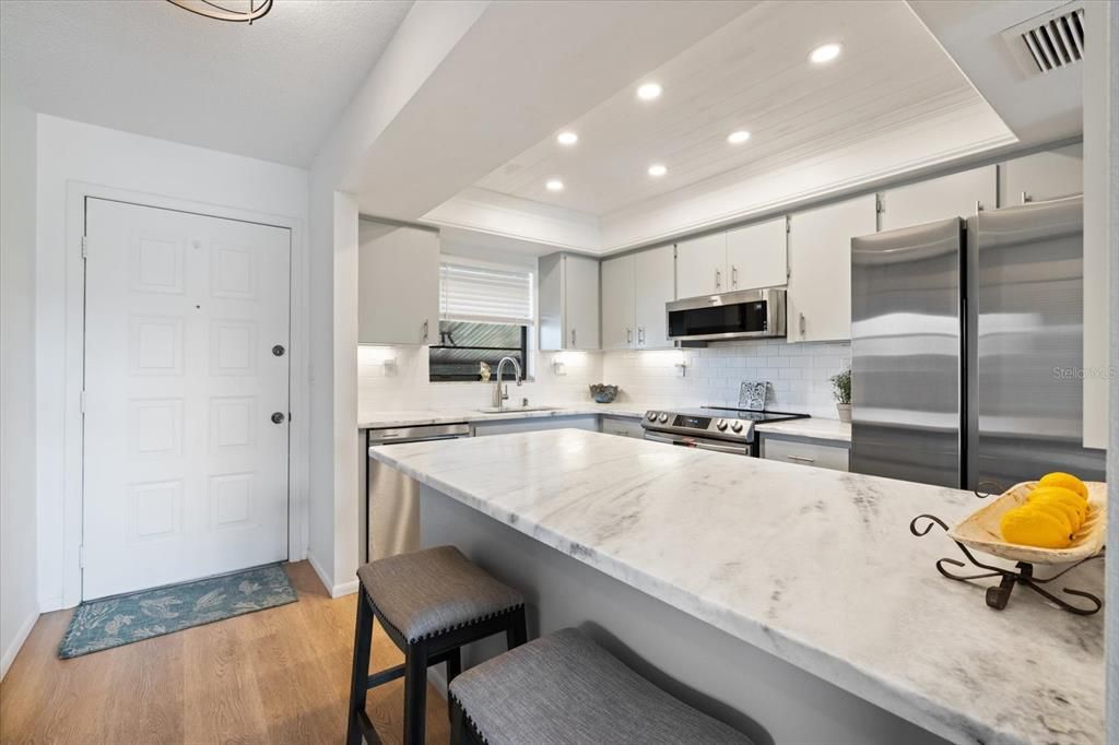 For Sale: $215,000 (2 beds, 2 baths, 908 Square Feet)