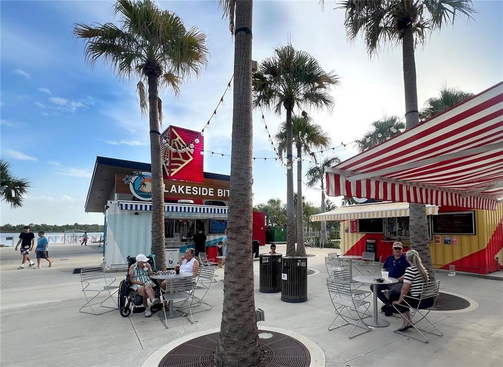 For Sale: $215,000 (2 beds, 2 baths, 908 Square Feet)