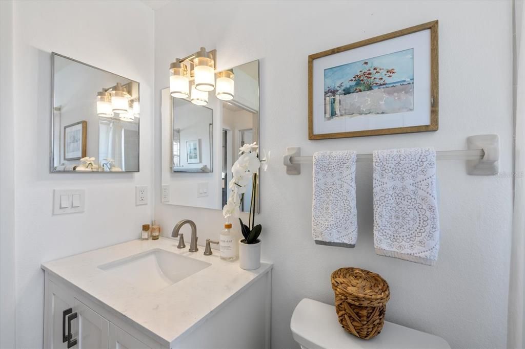 For Sale: $215,000 (2 beds, 2 baths, 908 Square Feet)