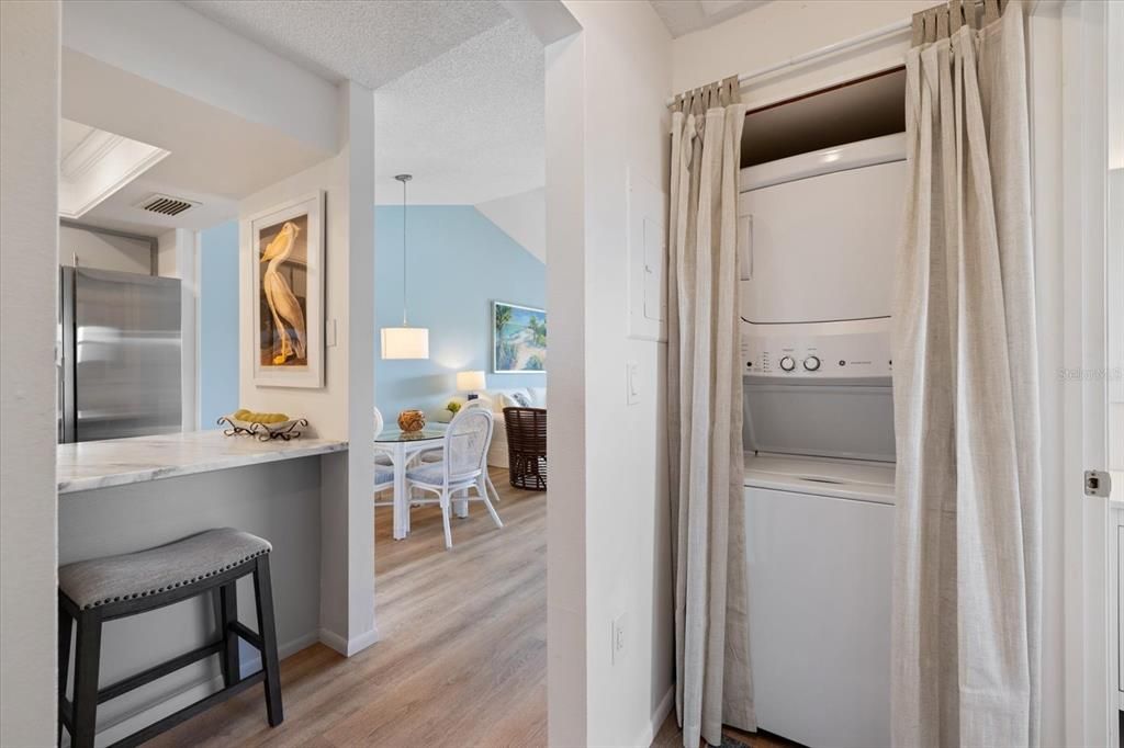 For Sale: $215,000 (2 beds, 2 baths, 908 Square Feet)