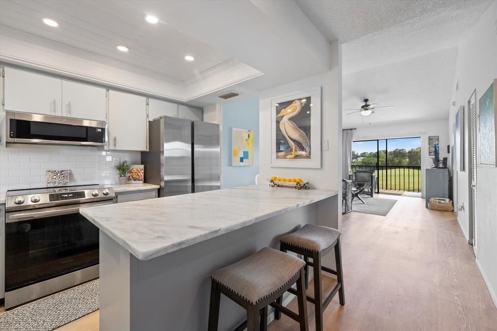 For Sale: $215,000 (2 beds, 2 baths, 908 Square Feet)