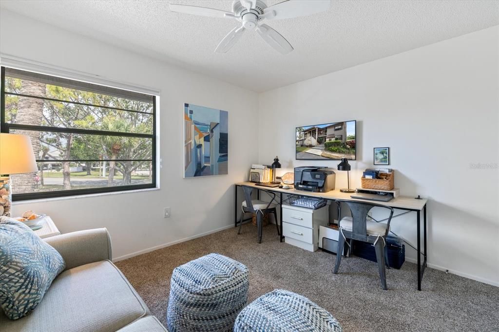 For Sale: $215,000 (2 beds, 2 baths, 908 Square Feet)